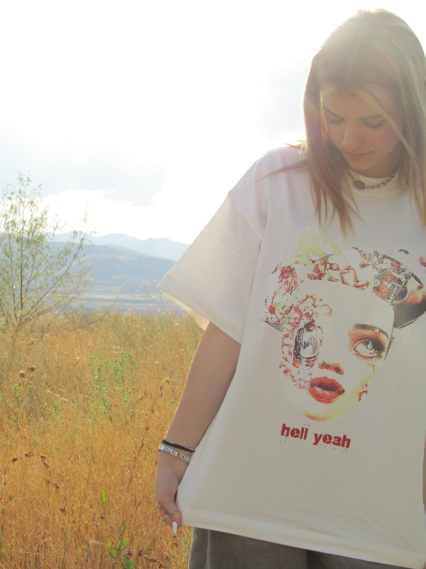 DISTORTED COLLAGE OVERSIZED WHITE TEE
