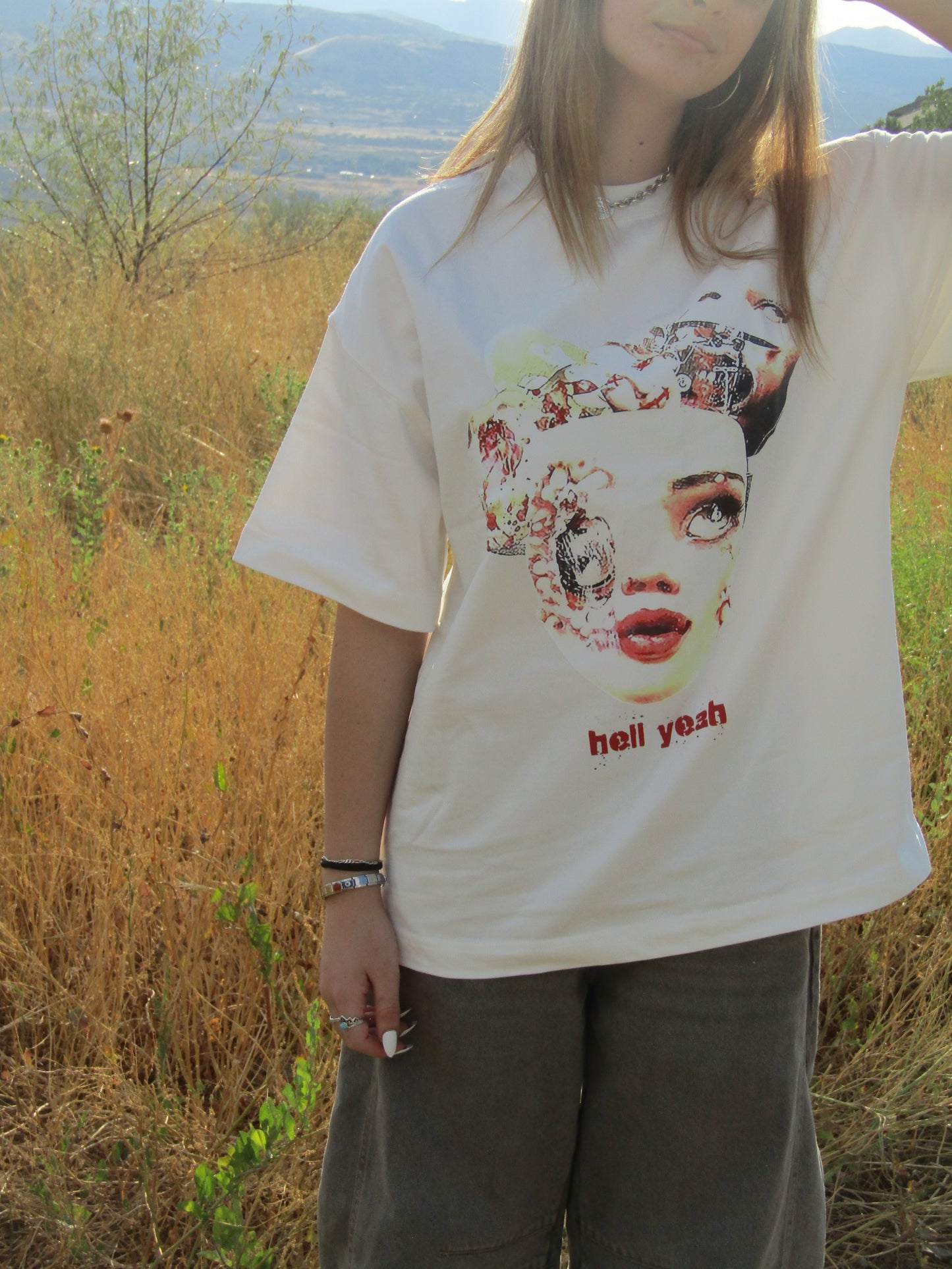 DISTORTED COLLAGE OVERSIZED WHITE TEE